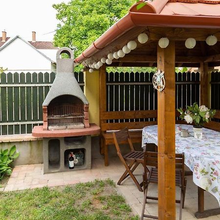 Vanilia Apartman Eger Buitenkant foto