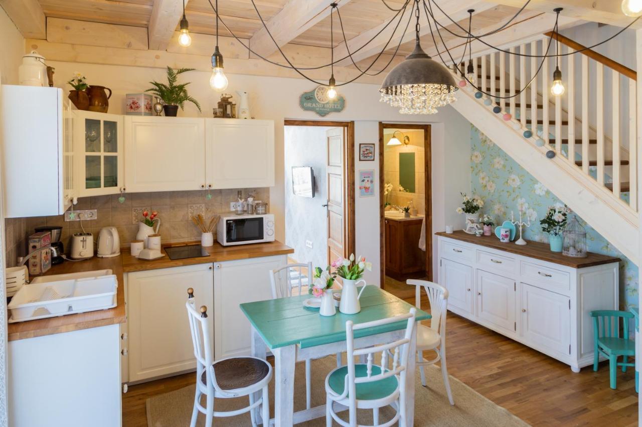 Vanilia Apartman Eger Buitenkant foto