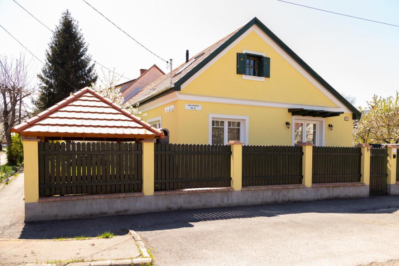 Vanilia Apartman Eger Buitenkant foto
