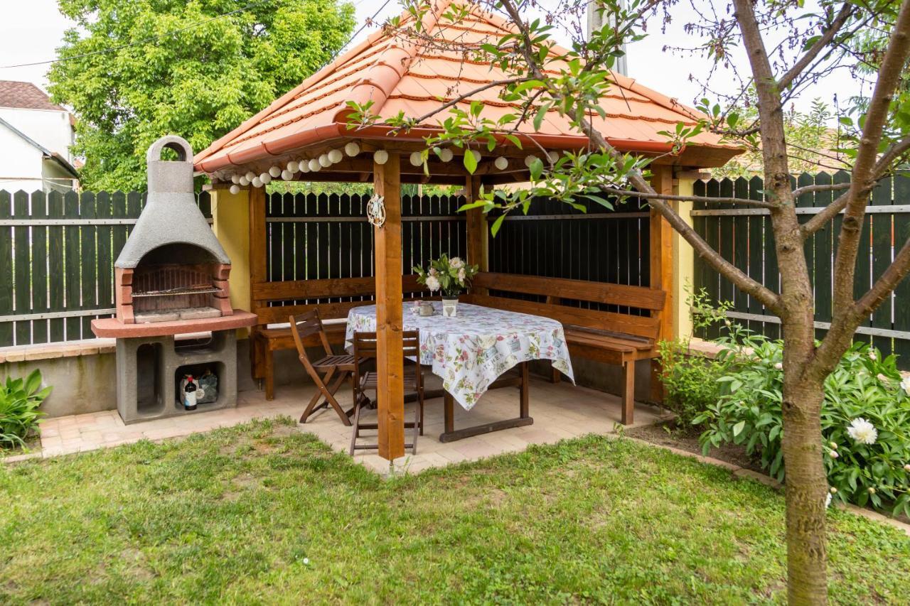 Vanilia Apartman Eger Buitenkant foto