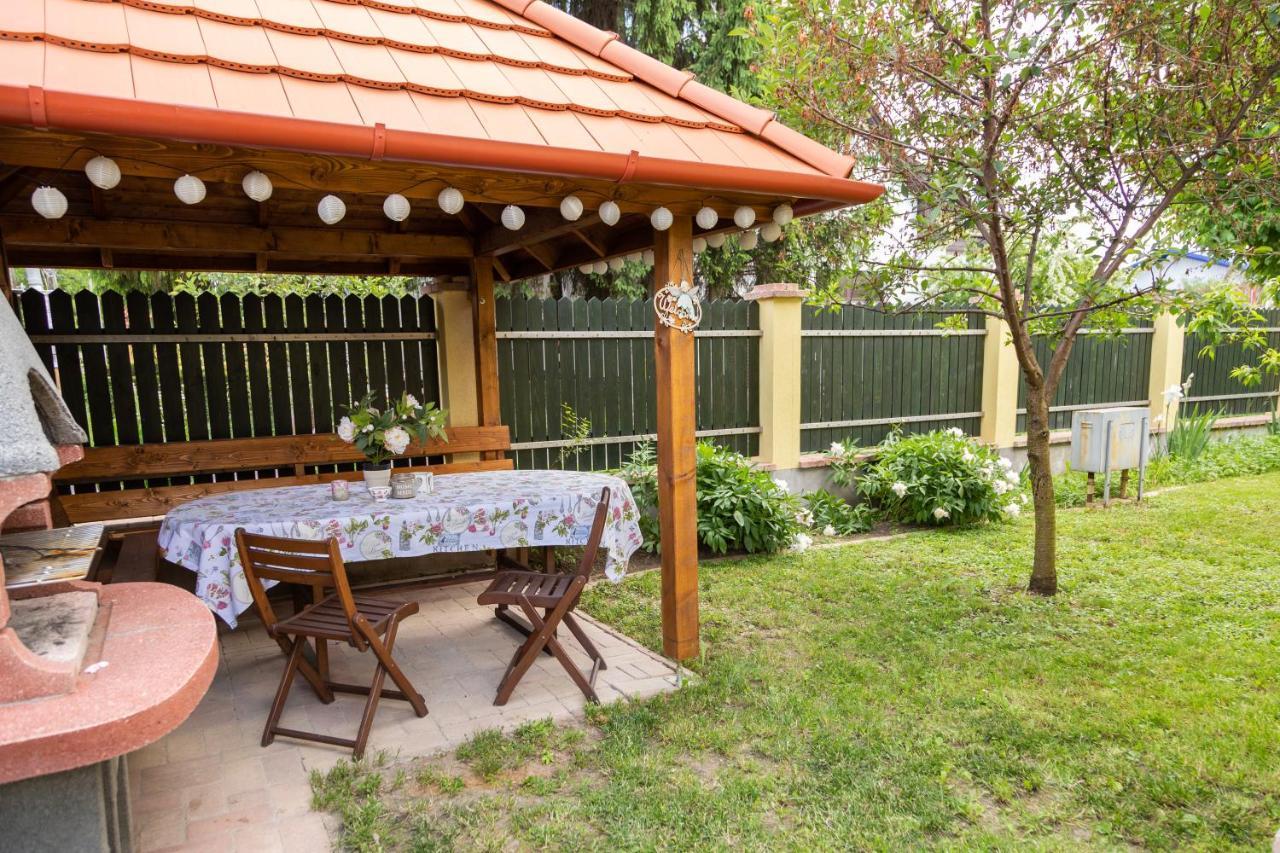 Vanilia Apartman Eger Buitenkant foto